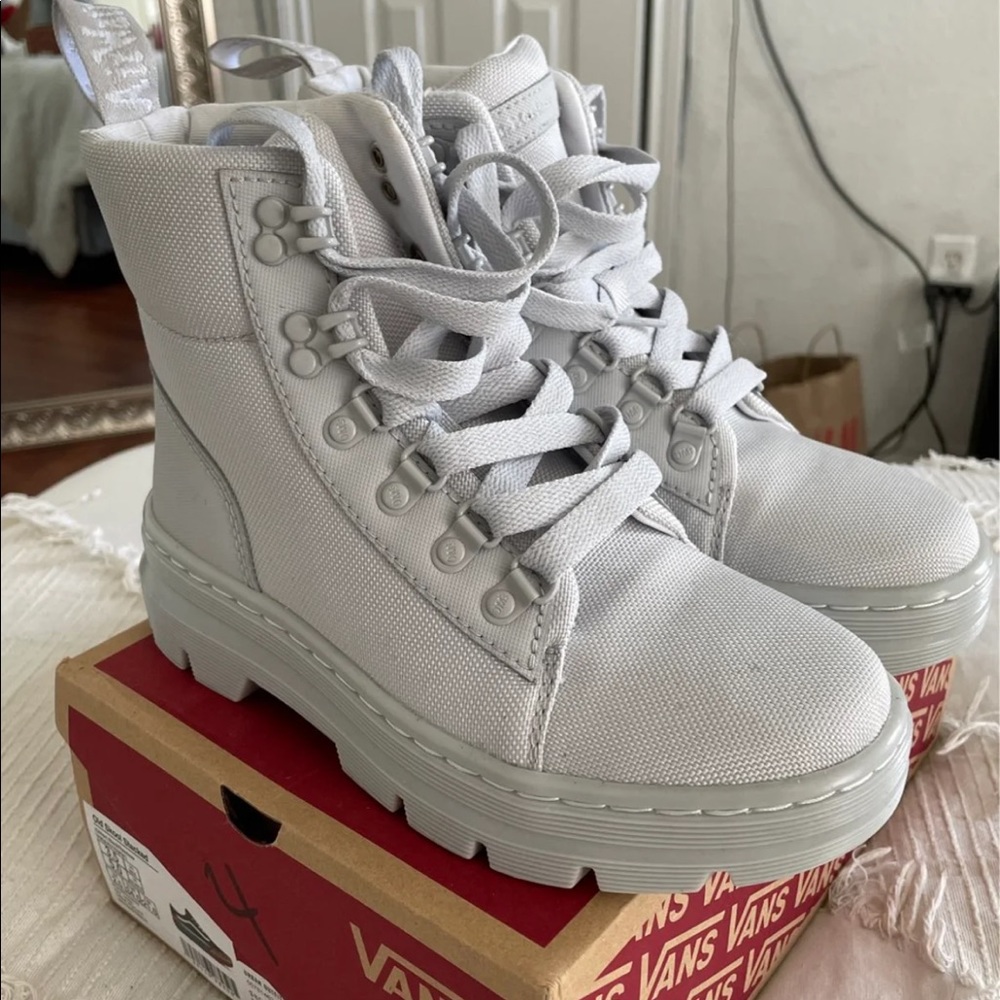 Doc martens cloud grey